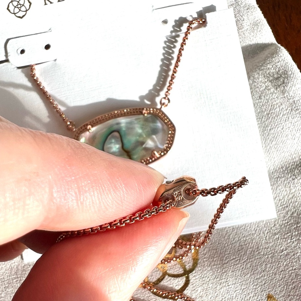 NWT Kendra Scott Delaney Pendant Necklace in Abalone Rose Gold - Picture 5 of 7